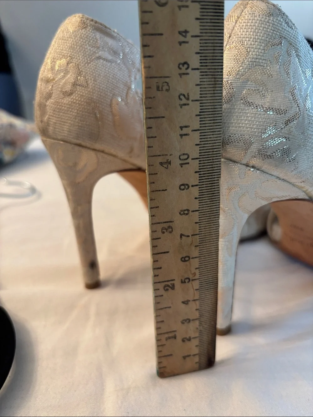 Bettye Mueller elegant Ivory Lace Open-Toe Heels with Ankle Tie, SZ 7.5